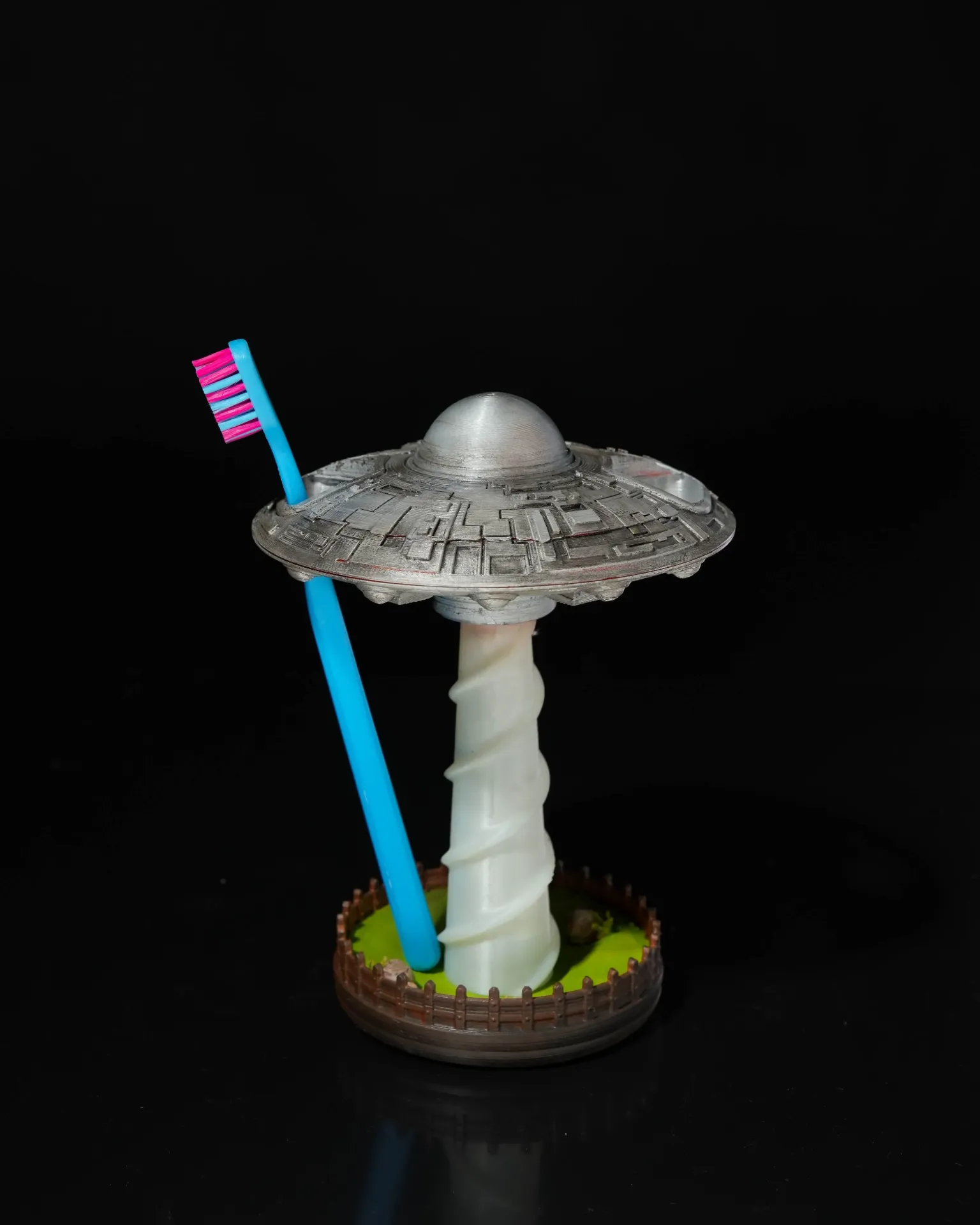 UFO Toothbrush Holder